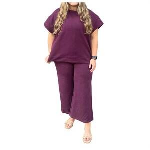 NEW SEE AND BE SEEN textured short sleeve and cropped flare pant set in burgundy
